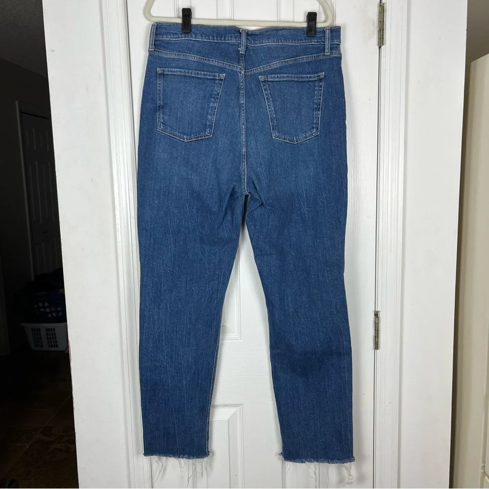 Old Navy Extra High Rise Sky-Hi Straight Secret Smooth Pockets Jeans